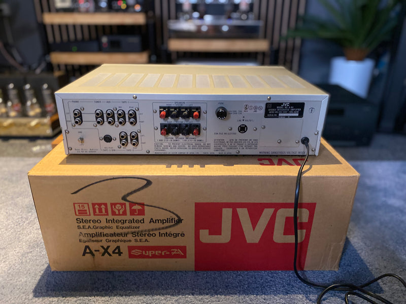 JVC AX-4 integrerad